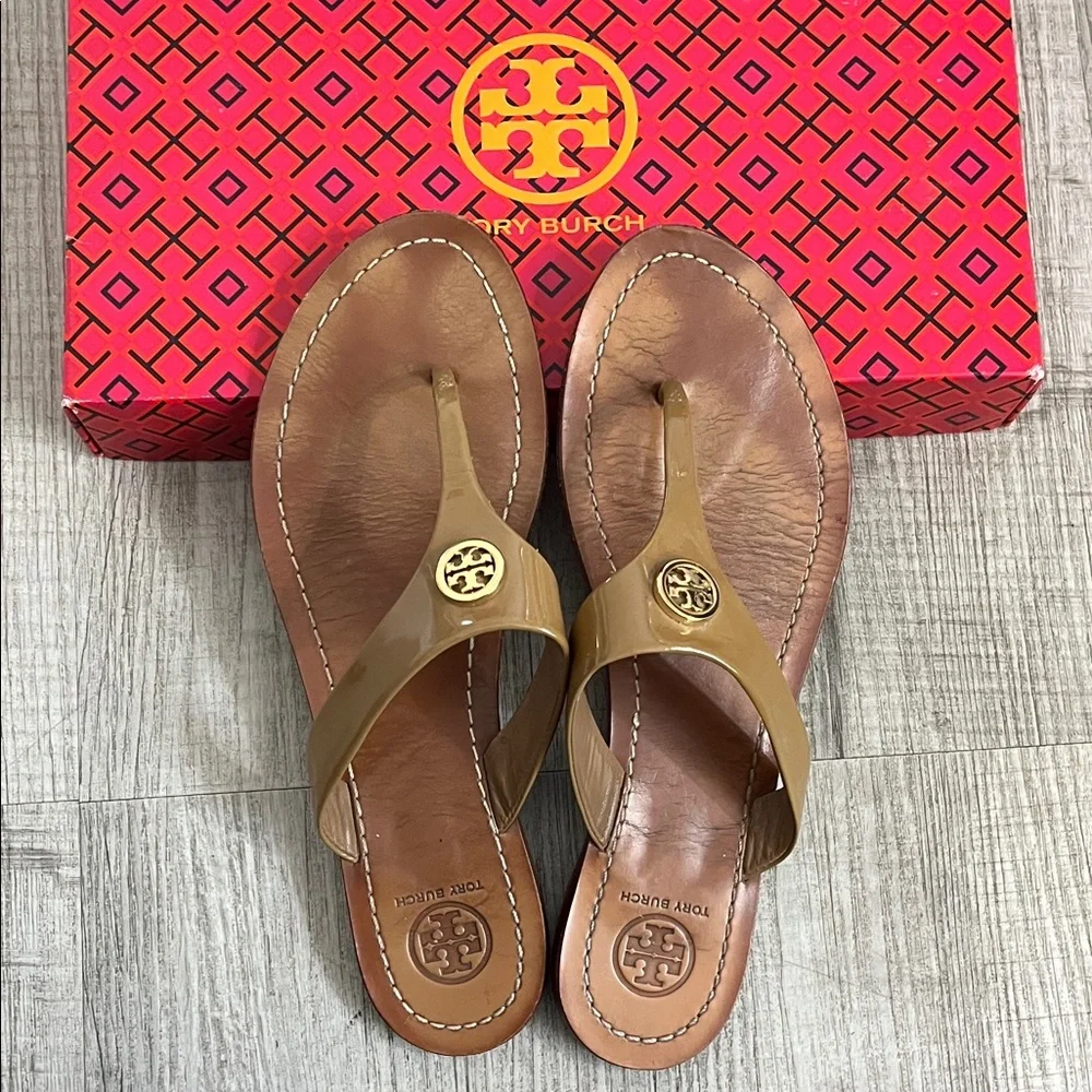 Tory Burch Tan Patent Miller Thong Sandals - Picture 2 of 11